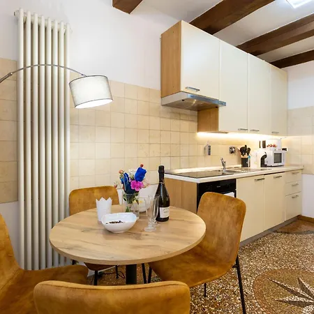 Daire Frassinago Suites-bolognarooms